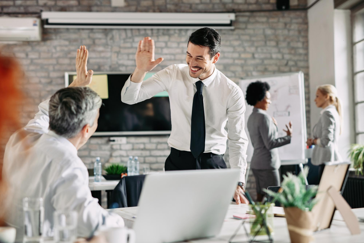 WHAT REALLY DRIVES US: HOW TO BUILD TEAM PERFORMANCE THROUGH INTRINSIC MOTIVATION