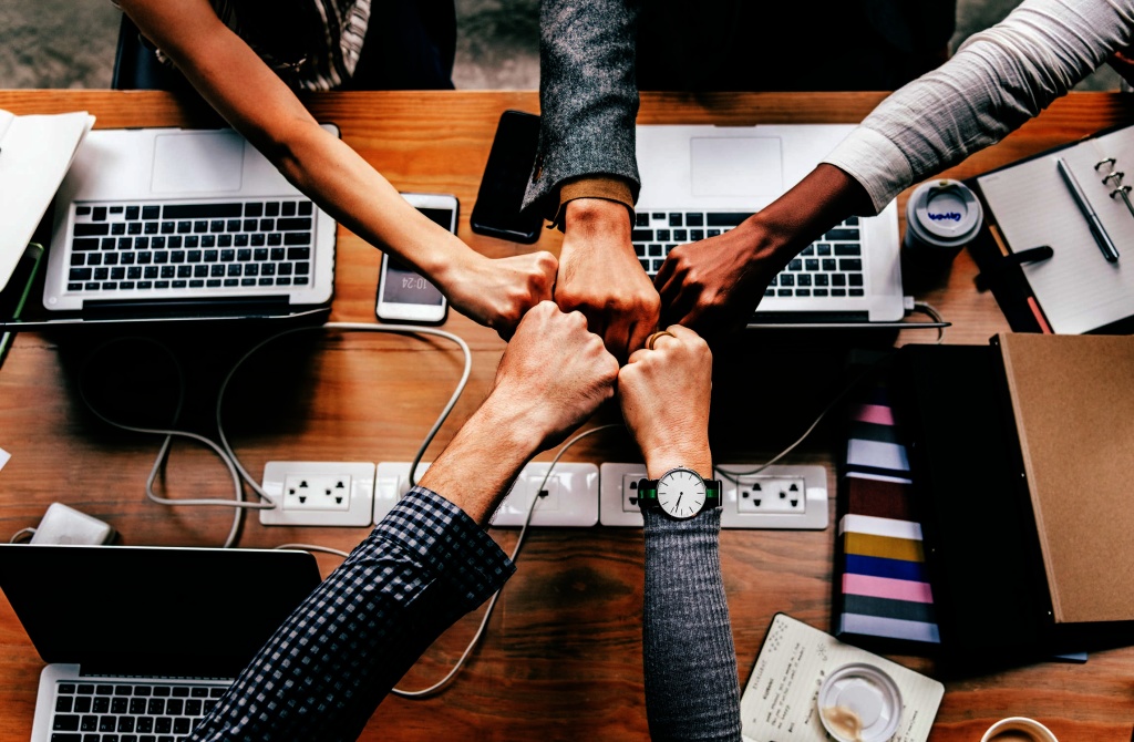 WHY GOOGLE, NIKE, AND APPLE LOVE MINDFULNESS TRAINING, AND HOW YOU CAN EASILY LOVE IT TOO
