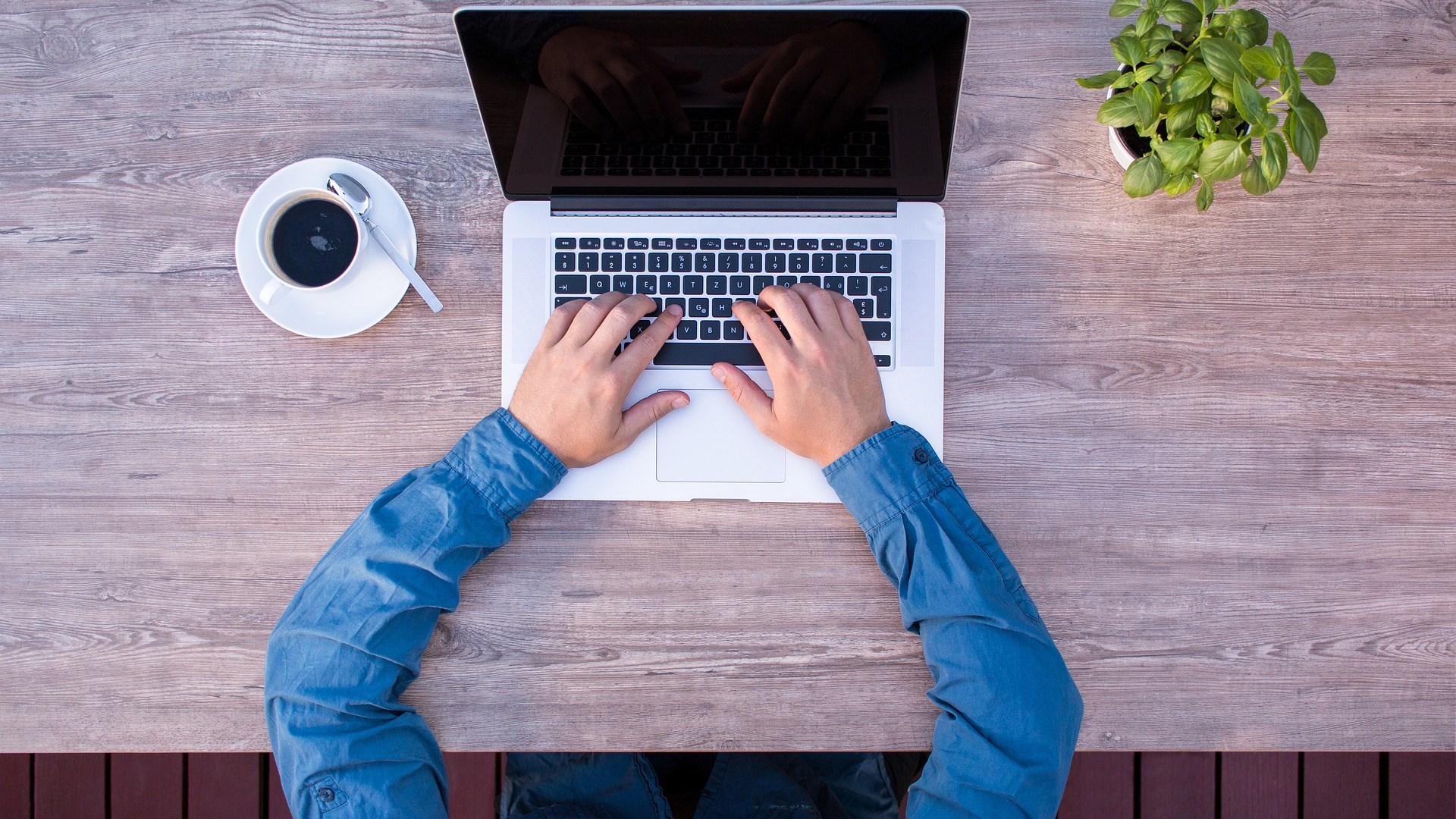 HOW TO CONNECT WITH VIRTUAL COLLEAGUES